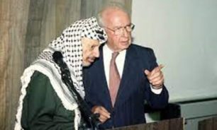 1994:  إسحق رابين وياسر عرفات يوقعان اتفاقية سلام image