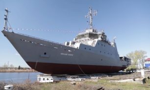 روسيا تنزل إلى المياه سفينة عسكرية جديدة image