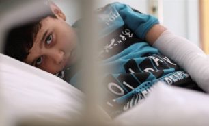 أول طفل جريح من غزة يصل إلى لبنان للعلاج image